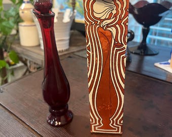 Jarrón Avon Ruby Red Bud con caja