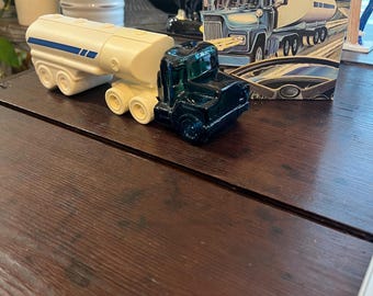 Camión cisterna Avon Vintage Big Rig con caja