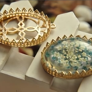 Cadre ovale avec pendentif lunette cabochon - Plateau plat argenté et or pour cabochons, camées, pierres précieuses - Fournitures bijoux 3 pièces