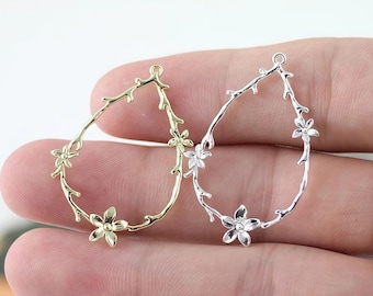 葉っぱのしずく型チャーム - ゴールドとシルバーメッキのフローラルブランチコネクター（自然モチーフジュエリー用）4個セット