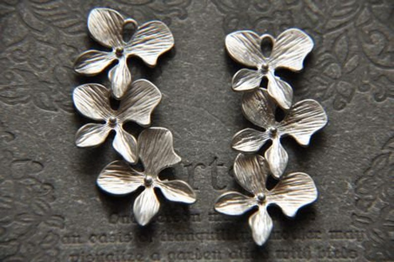 Flower Connector Flower Brass Pendant 4 pcs vintage style raw brass plating matt silver flower connector pendant finding
