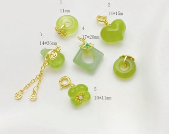 Ciondoli in stile giada verde, assortiti in pietre di vetro con ganci in zirconi dorati (2 pezzi)