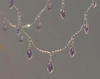 Cadena de cuentas de piedras preciosas con cuentas moradas colgantes: cadena envuelta en alambre plateado para collar de capas DIY / regalo hecho a mano (50 cm)