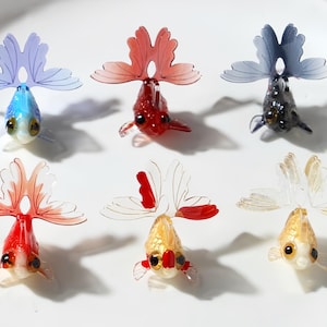 Adornos miniatura de acrílico con forma de pez dorado: adornos miniatura 3D realistas para la fabricación de joyas.
