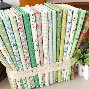 Lote de 10 retazos de tela de algodón con motivos florales
