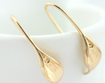 Calla Lily Flower Earring Hooks, DIY Jewelry Making Supplies,  Floral Earwire Components 10pcs