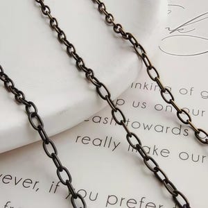 Cadena de eslabones de bronce antiguo, ideal para superponer cadenas y crear joyas minimalistas (5 metros).