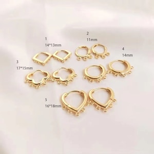 Könnte beinhalten: Sortiment an goldfarbenen Ohrring-Findings in Form von Kreisen mit verschiedenen Formen und Größen. Die Kreise sind 11 mm, 14 mm, 14 mm x 13 mm, 17 mm x 15 mm und 16 mm x 18 mm groß.