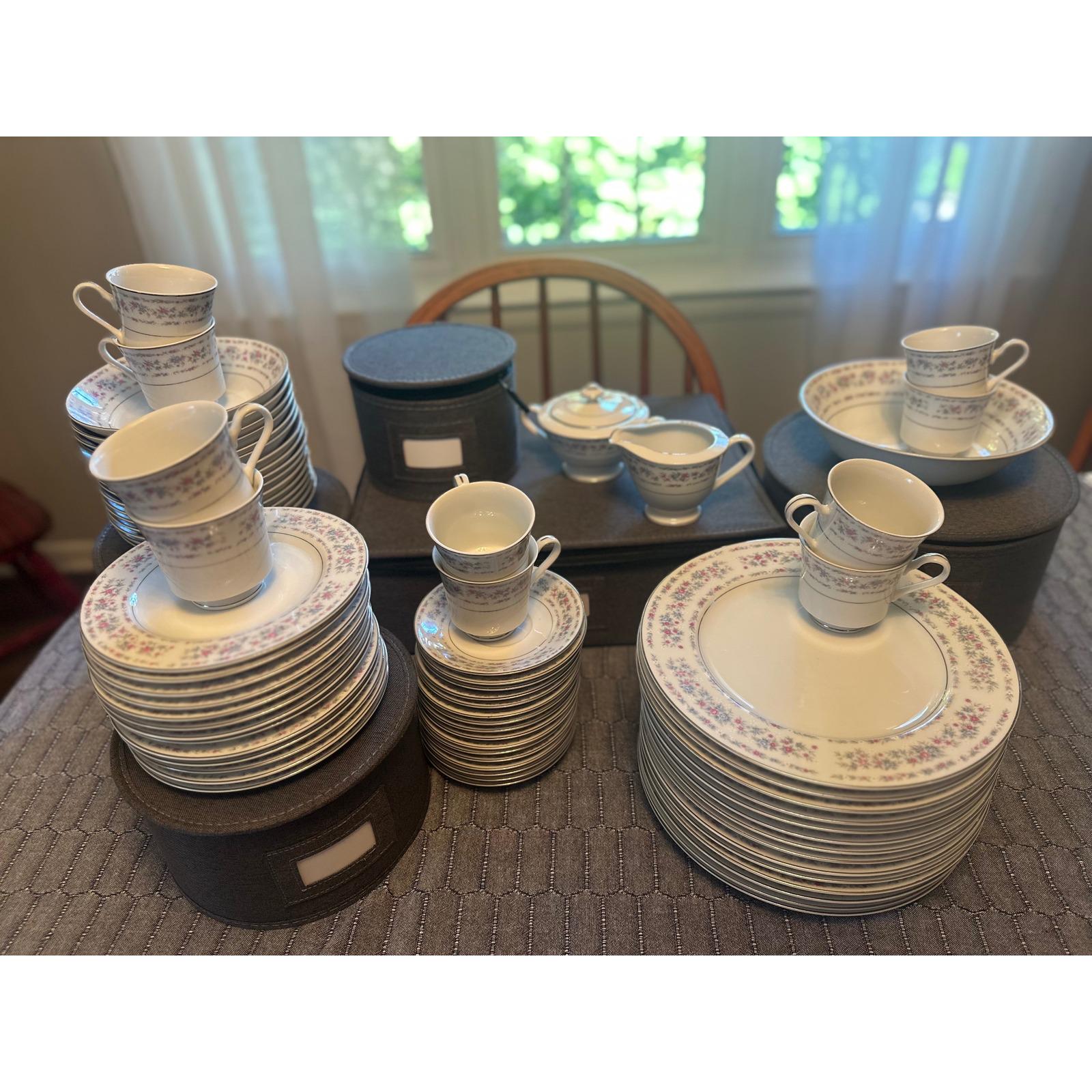 Budlet Fine China プレートセット 花柄 Vintage Fine China Dinnerware Set Pink Blue Floral Silver Trim 90+