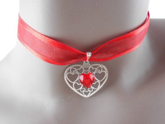 Heart shaped choker necklace deals