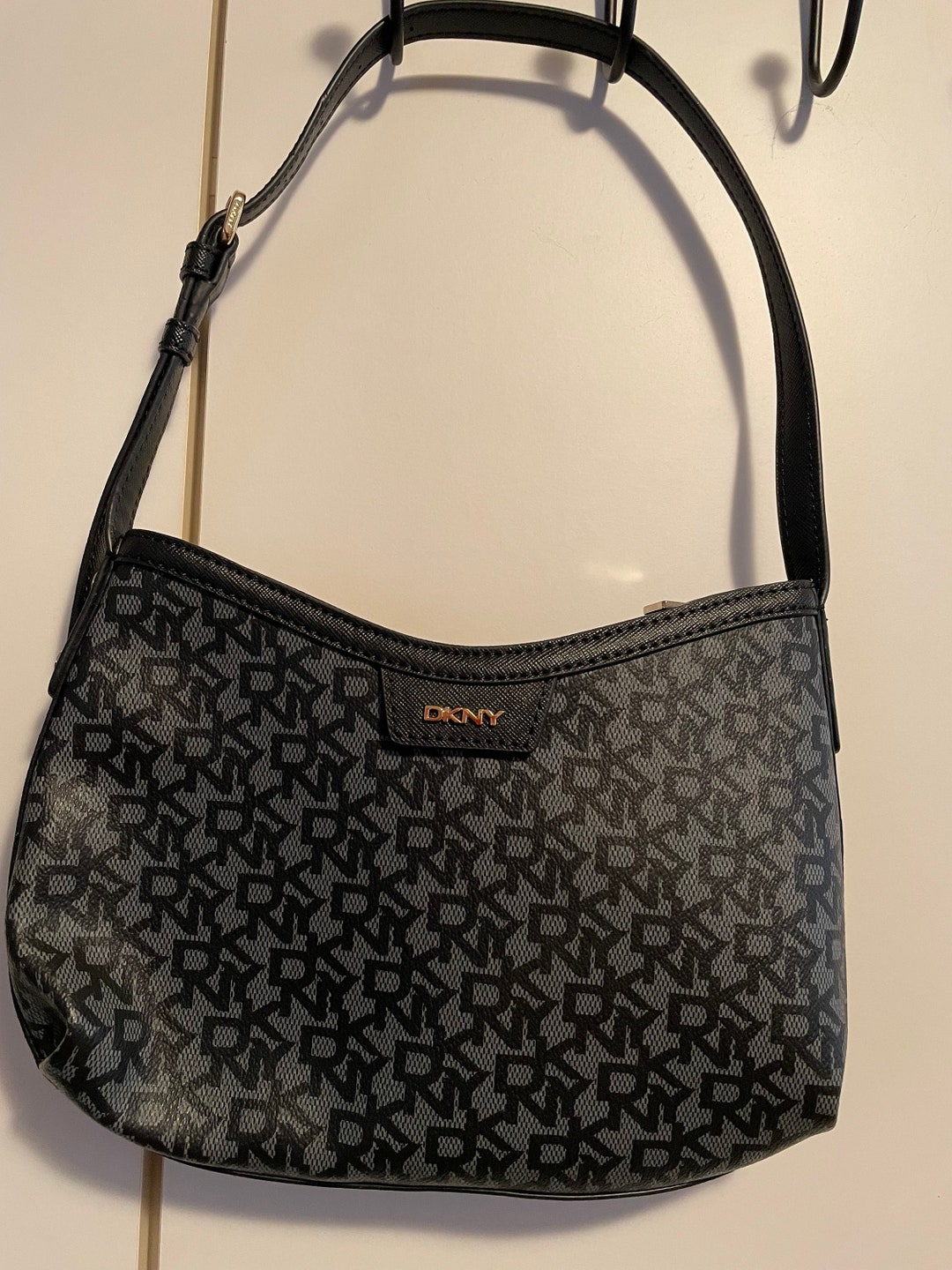 DKNY Leather handbag Archive y2k グランジ Vintage DKNY Y2K Bag Chocolate Brown Taupe Jacquard Leather Logo
