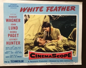 Fiche d'exposition du film « White Feather » avec Robert Wagner et Debra Paget.