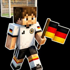 Könnte beinhalten: Eine Minecraft-ähnliche Spielfigur in einem weißen Trikot mit deutschem Flaggenemblem und schwarzer Hose, die eine kleine deutsche Flagge in der Hand hält. Ein weißer Fußballtorrahmen befindet sich im Hintergrund hinter dem Kopf der Figur.
