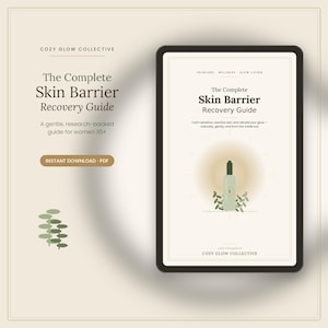 以下が含まれることがあります： Cozy Glow CollectiveによるThe Complete Skin Barrier Recovery Guideを表示したデジタルタブレット。カバーは明るいベージュの背景で、ボトルと葉のイラストが中央に配置され、Calm sensitive, reactive skin and rebuild your glow – naturally, gently, and from the inside outというテキストが記載されています。