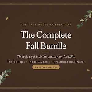 Może przedstawiać: Ciemnobrązowa grafika cyfrowa z tekstem The Fall Reset Collection, The Complete Fall Bundle, Three slow guides for the season your skin shifts, The Fall Reset, The 30-Day Reset, Hydration & Rest Tracker oraz 3 DIGITAL GUIDES.