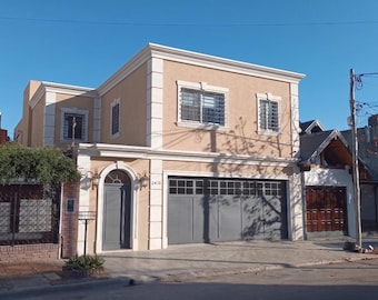 Modern 2-Story Narrow Lot Plans | 230m2 L-Shaped Design | Secure Blueprints & Technical Manual | Spanish PDF Only | Metric System