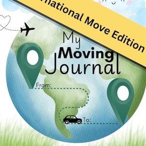 Może przedstawiać: Okładka dziennika z napisem My Moving Journal International Move Edition, przedstawiająca akwarelowy globus z dwoma zielonymi pinezkami, przerywaną trasę z ikoną czarnego samochodu, samolotem, uśmiechniętą chmurką oraz liniami na Imię i Datę.