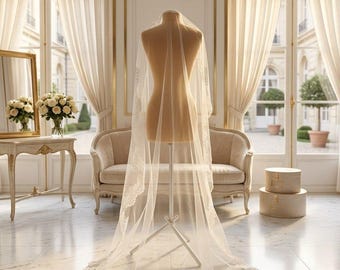Velo de novia de encaje catedral, velo de novia largo, velo con borde de encaje floral, velo de tul suave, elegante accesorio de novia, velo de novia color marfil.