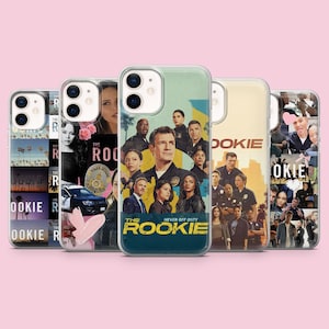 Könnte beinhalten: Fünf transparente Smartphone-Hüllen mit verschiedenen Collage-Designs, die von der Fernsehserie The Rookie inspiriert sind. Die Hüllen zeigen Charakterporträts, Bilder der Polizei von Los Angeles und den Serientitel The Rookie.