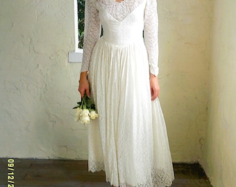 Robe de mariée en dentelle ivoire style années 50 | Robe de mariée taille basque | Robe bohème rétro à manches longues et col en V