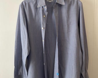 Camicia vintage YSL Yves Saint Laurent a righe blu e marroni, taglia 16, 65% poliestere, 35% cotone.