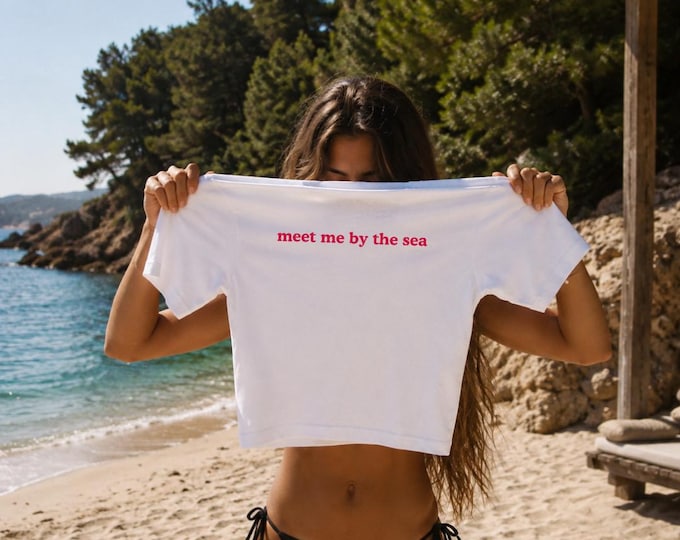 meet me by the sea tee | fitted shirt minimalist seaside text