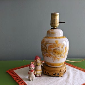 Asian Floral Ginger Jar Lamp ~ Vintage Chinoiserie Style ~ Hand Painted Porcelain Cast Iron Base Golden Yellow/White 9.75&quot; Tall Accent Lamp