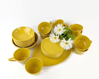 Vintage Melamine Dinnerware Set, Harvest Gold, 40-Piece