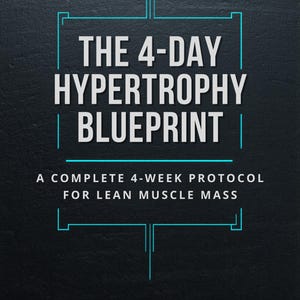 Könnte beinhalten: Ein dunkler, texturierter Hintergrund mit dem weißen Text THE 4-DAY HYPERTROPHY BLUEPRINT, A COMPLETE 4-WEEK PROTOCOL FOR LEAN MUSCLE MASS und BUILT-IN TRACKING LOGS BEHAVIORAL CONSISTENCY FRAMEWORK, umrahmt von dünnen cyanfarbenen Linien.