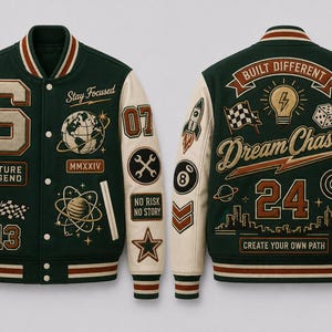 Puede incluir: Una chaqueta universitaria de color verde oscuro y crema con parches bordados y texto que incluye Stay Focused, Future Legend, MMXXIV, No Risk No Story, Built Different, Dream Chaser, 24 y Create Your Own Path, con varios iconos gráficos.