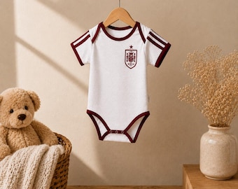 Pelele de bebé de España con fútbol / Body personalizado con nombre y número, color burdeos y blanco.
