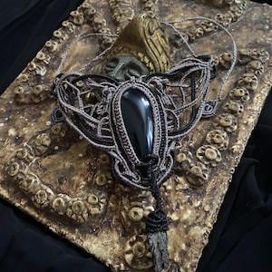 Collar de macramé