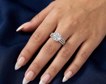 Verlovingsring met ronde moissanite van 2 karaat, gemaakt van S925 sterling zilver met gespleten ringband en pavézetting. Een perfect cadeau!