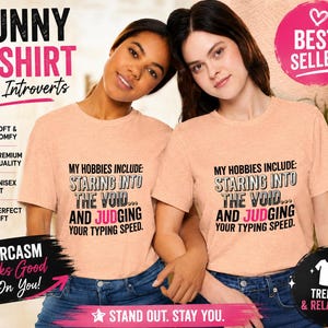 Stirrar in i tomrummet och dömer din skrivhastighet T-shirt | Rolig texttröja