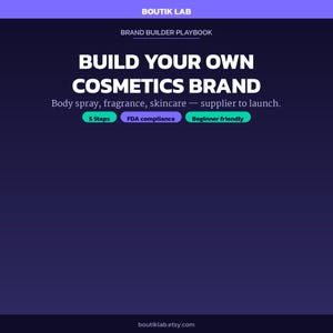以下が含まれることがあります： BOUTIK LAB BRAND BUILDER PLAYBOOK BUILD YOUR OWN COSMETICS BRANDというタイトルのデジタルガイド。ボディスプレー、フレグランス、スキンケア、サプライヤーに関するテキストが含まれており、5 Steps、FDA compliance、Beginner friendlyとラベル付けされた3つのボタンがあります。