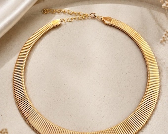 Gold Ribbed Collar Necklace