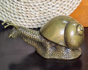 Vintage mässingssnigelfigur med matt finish, spiralsnäcka, skrivbordsskulptur