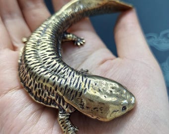 Vintage Brass Giant Salamander Figurine Realistic Water Creature Paperweight Tea Pet Palm Collectible