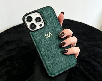 Coque pour iPhone personnalisée en cuir avec initiales en relief dorées, coque de téléphone en cuir grainé texturé, coque de protection de luxe monogramme personnalisée pour iPhone