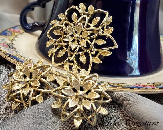 Vintage 1960s Sarah Coventry Brooch and Earrings … - image 7