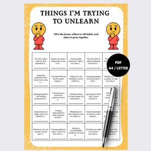Può includere: Un foglio di lavoro stampabile intitolato THINGS I'M TRYING TO UNLEARN con una griglia per l'autoriflessione. La pagina presenta due emoji gialle, un bordo giallo, un badge circolare nero con scritto PDF A4 / LETTER e una penna argentata.
