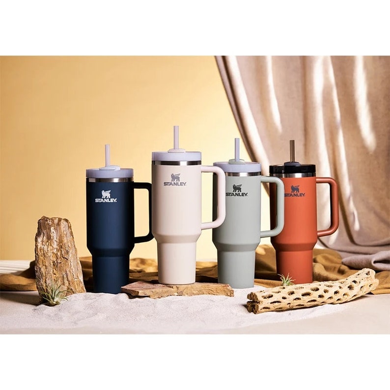STANLEY Quencher H2.0 Isolierbecher 1,2 L – Vakuumisoliert, Mit Deckel & Strohhalm, Minzgrün