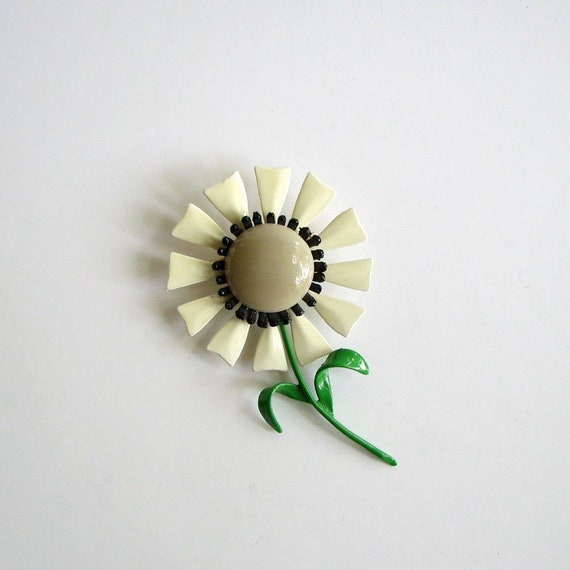 Vintage enamel daisy brooch . mod flower brooch .… - image 4