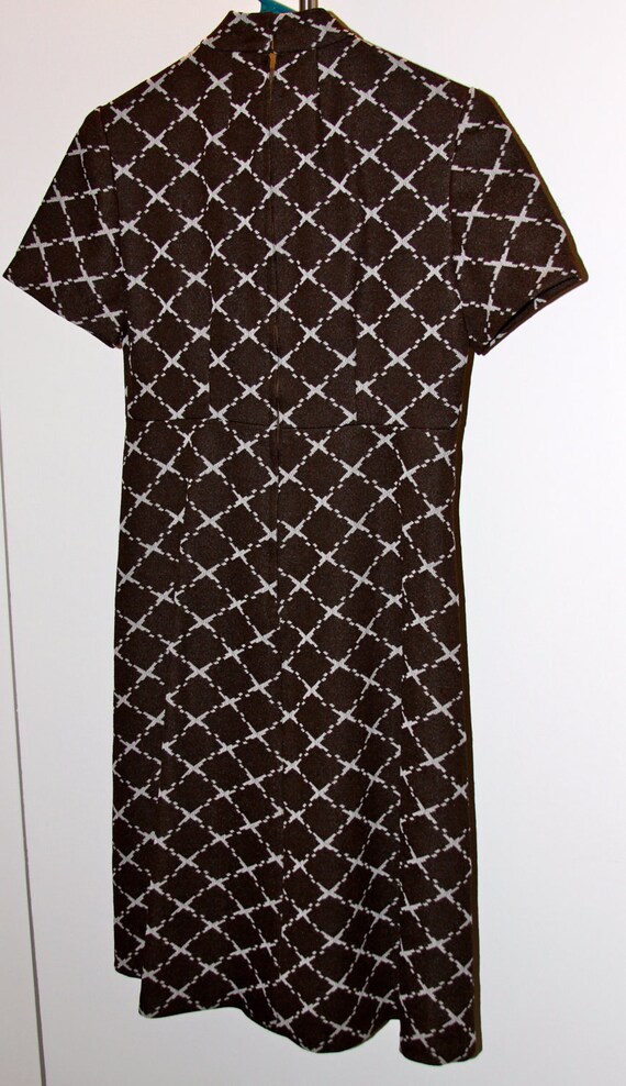 Mod 60s Vintage Brown and White Shift Dress - image 4