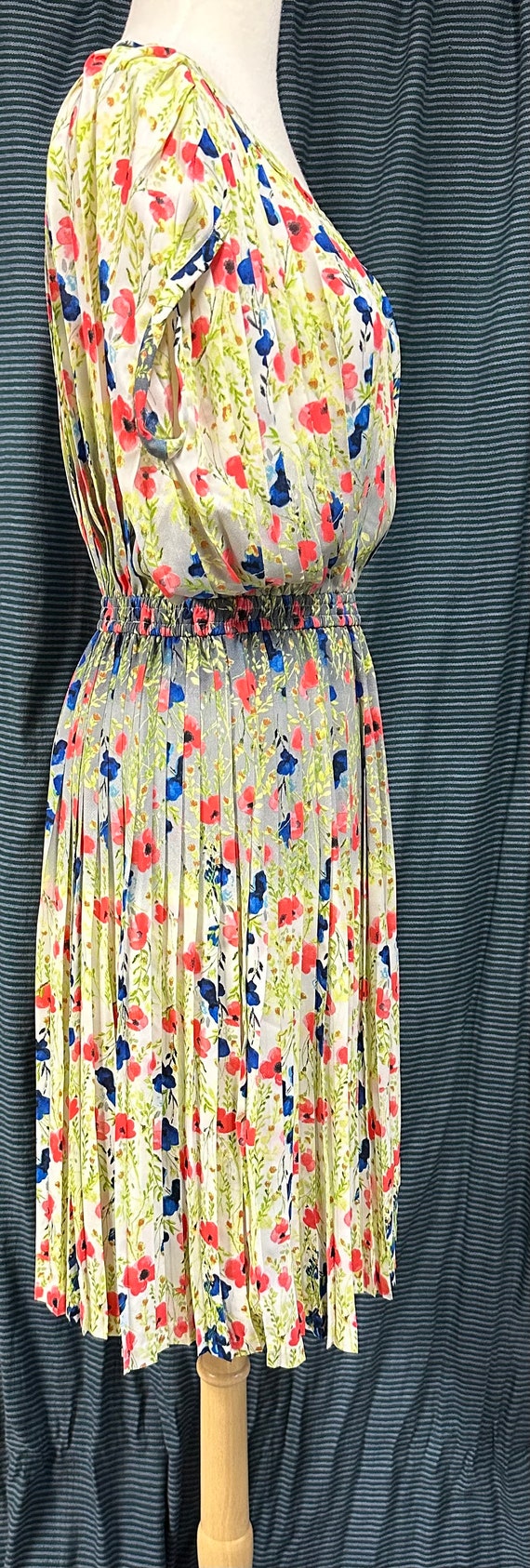 Vintage Pleated Floral Dress - image 3