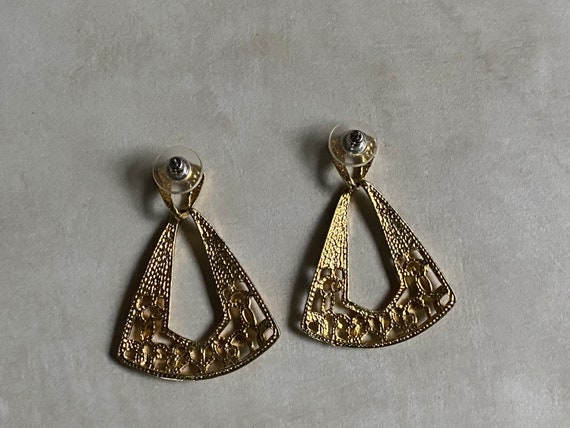80s Gold Dangle Filigree Earrings - image 4