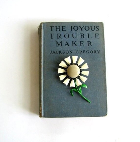 Vintage enamel daisy brooch . mod flower brooch .… - image 1