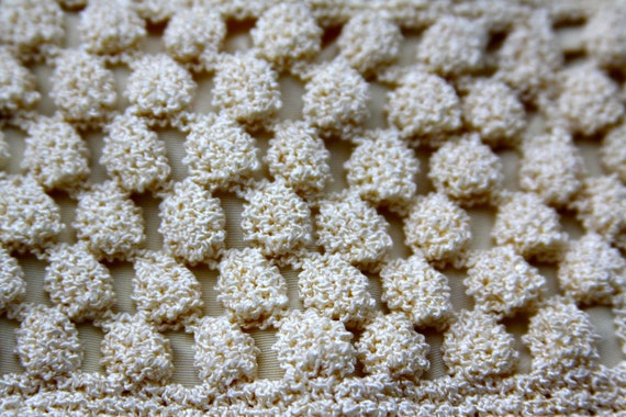 Crocheted Cream Colored 1950s Purse - image 4