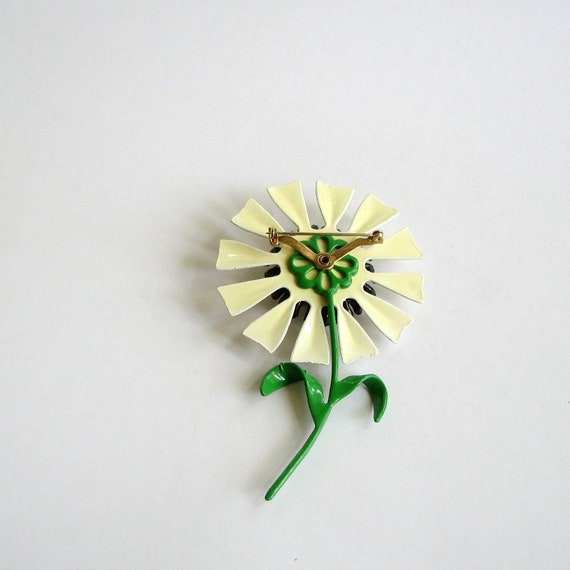 Vintage enamel daisy brooch . mod flower brooch .… - image 5