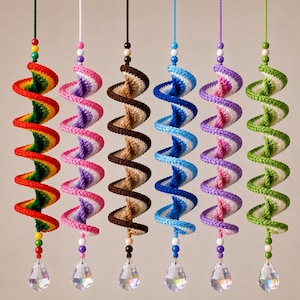 Molinillo de viento en espiral tejido a crochet, decoración de pared estilo boho, colores rastafari (descarga digital)